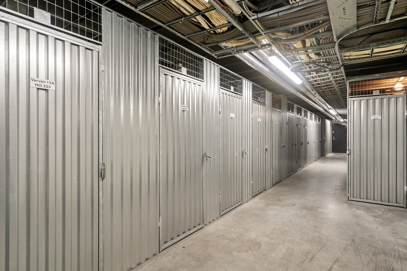 Praktisk sportsbod i kjeller Galleribilde