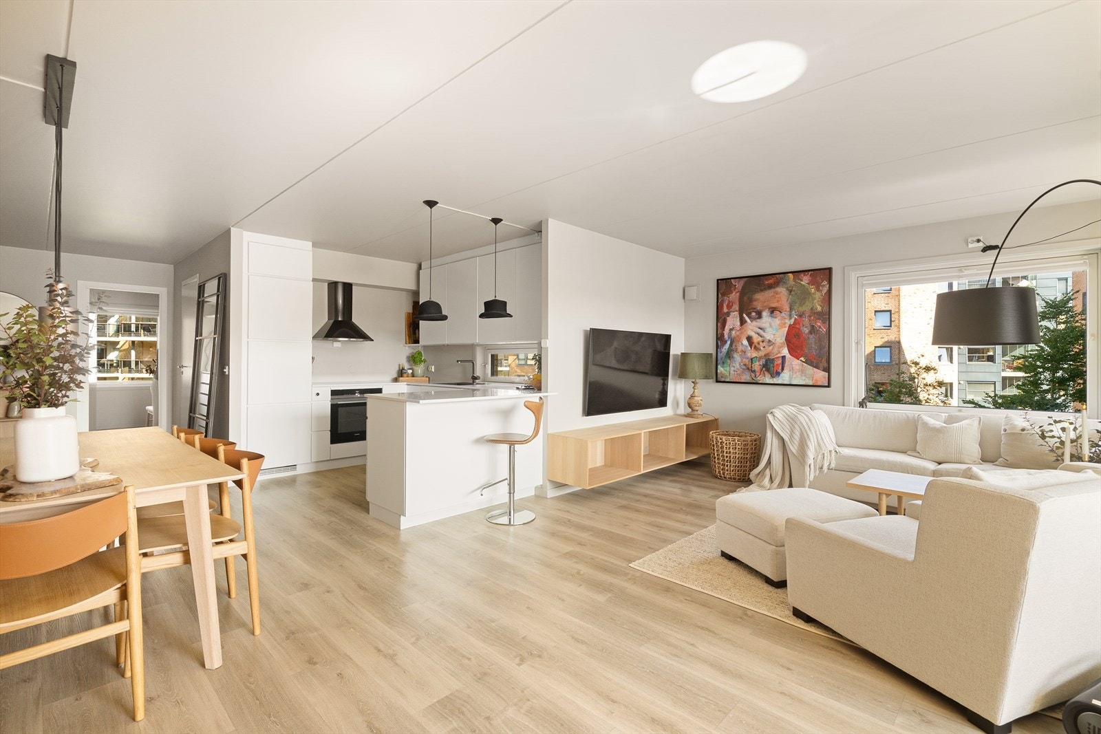 Lekker og luftig endeleilighet med meget attraktiv beliggenhet Galleribilde