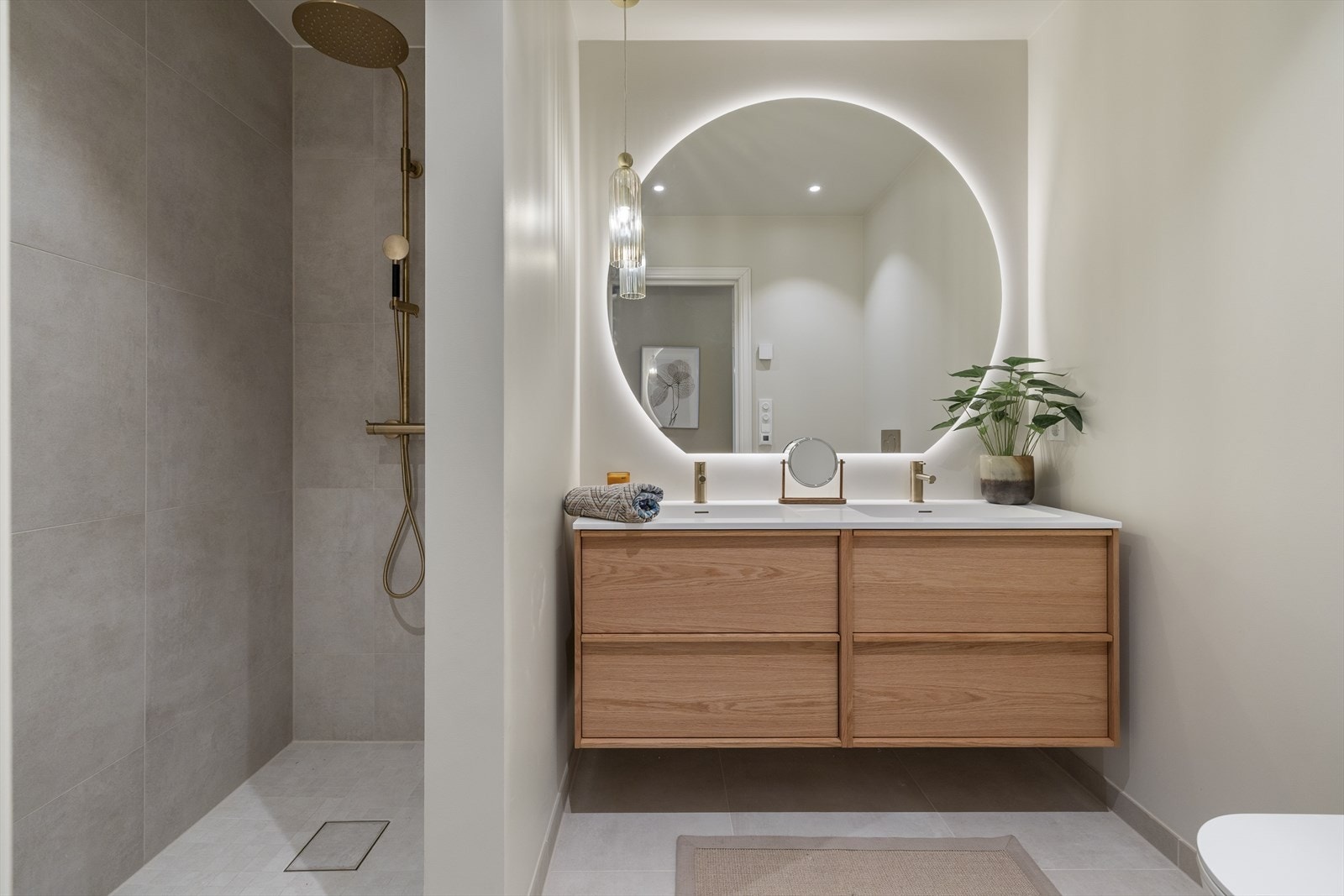 Lekkert bad fra 2025 med eksklusiv innredning fra Nygaard Bad. Galleribilde