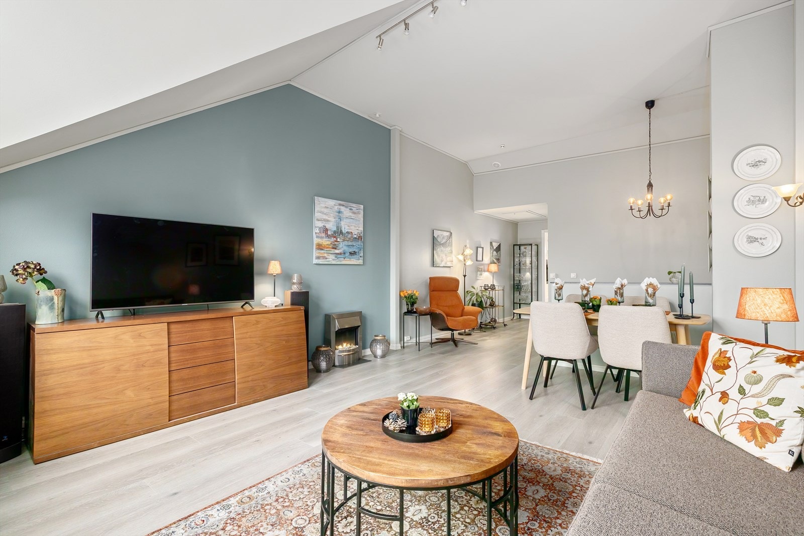 Spisegruppen tar plass i egen sone og inviterer til sosiale og hyggelige måltider med kjent og kjære. Galleribilde