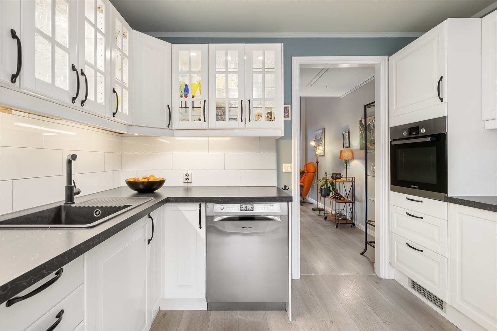 Alt i alt et funksjonelt og godt kjøkken som innbyr til herlige smaksopplevelser. Galleribilde