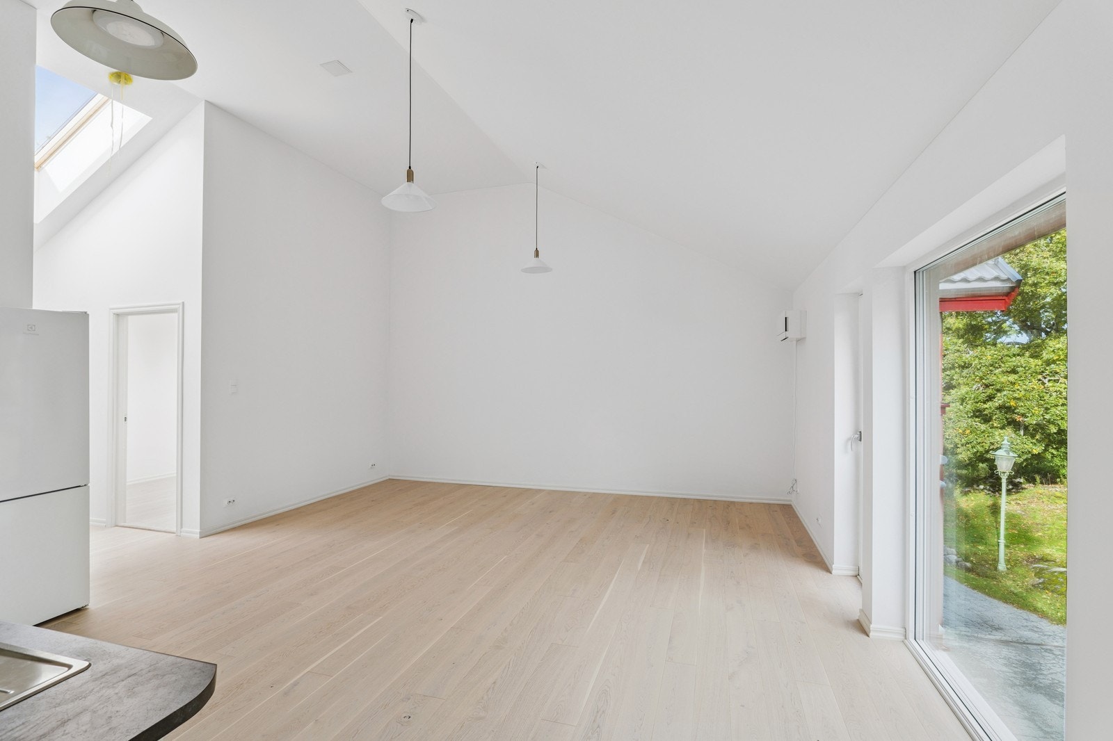 Leiligheten har god takhøyde og fine møbleringsmuligheter Galleribilde