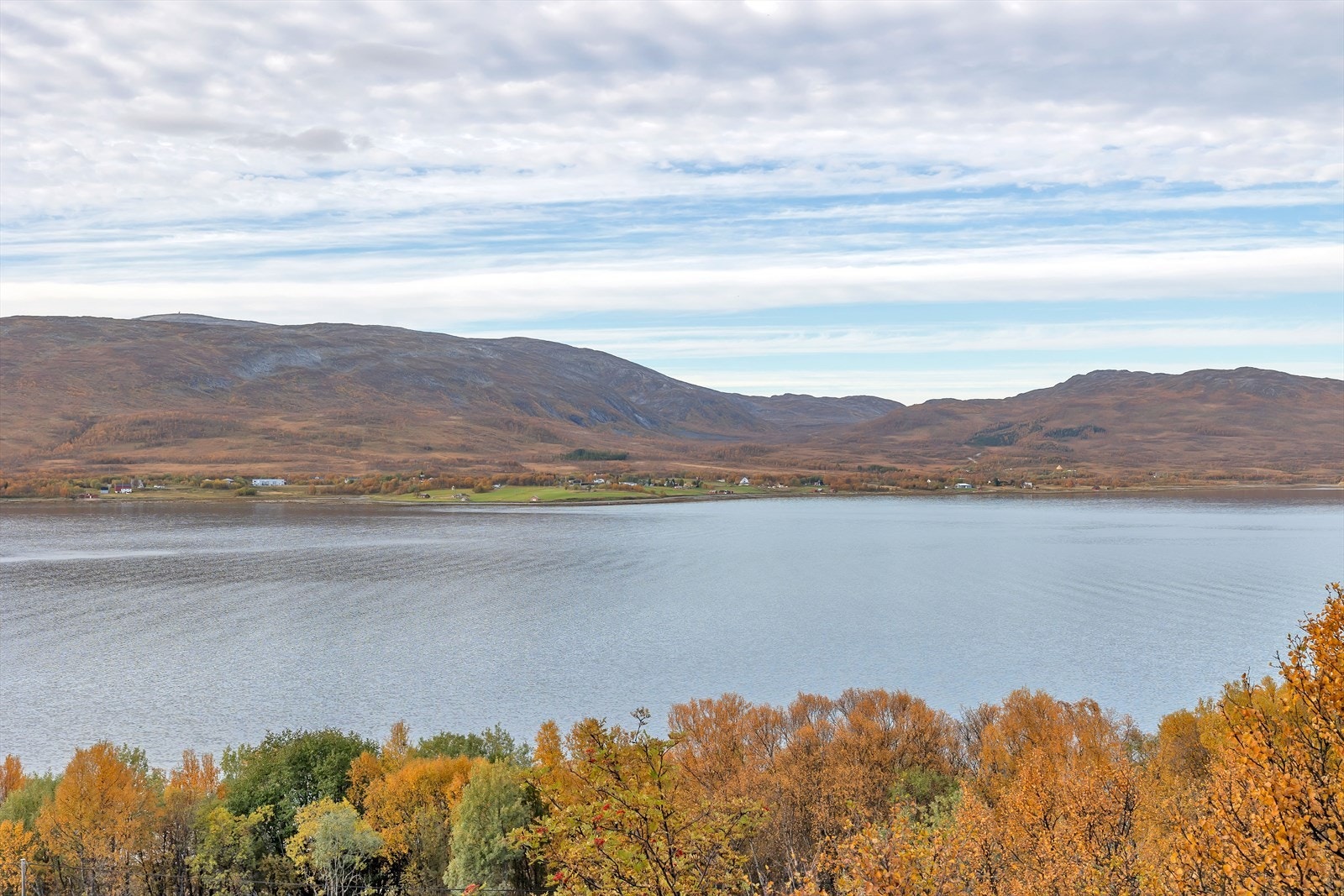 Utsikt mot Sandnessundet og Kvaløya. Galleribilde
