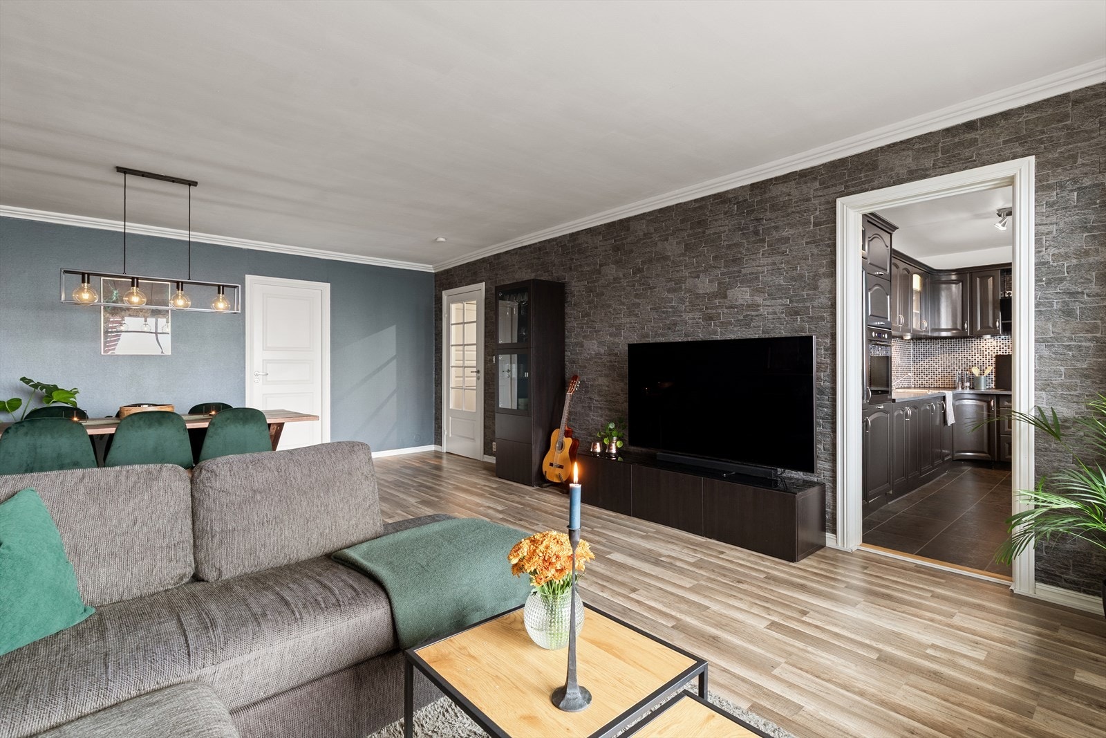 Romslig og flott stue Galleribilde