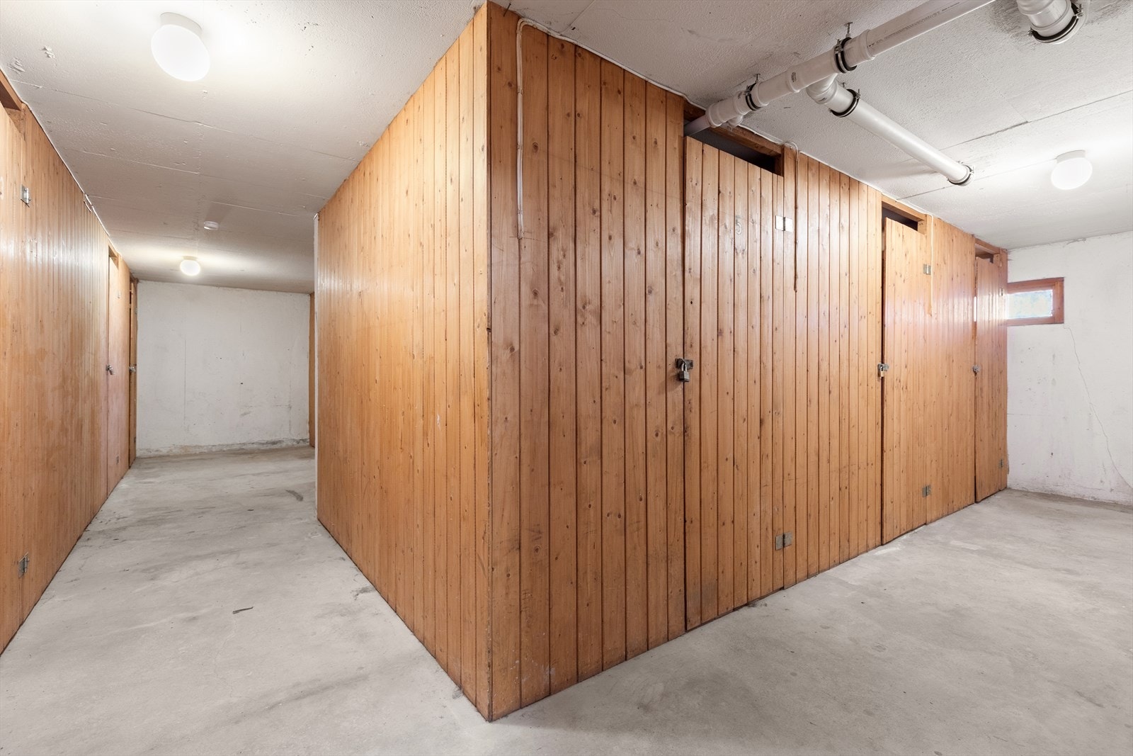 Det medfølger to boder i felles kjeller Galleribilde