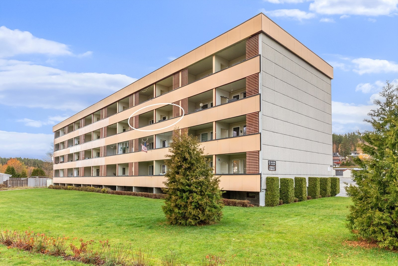 Leiligheten ligger flott til på Hovjordet, i 3. etg. med gode sol- og lysforhold Galleribilde