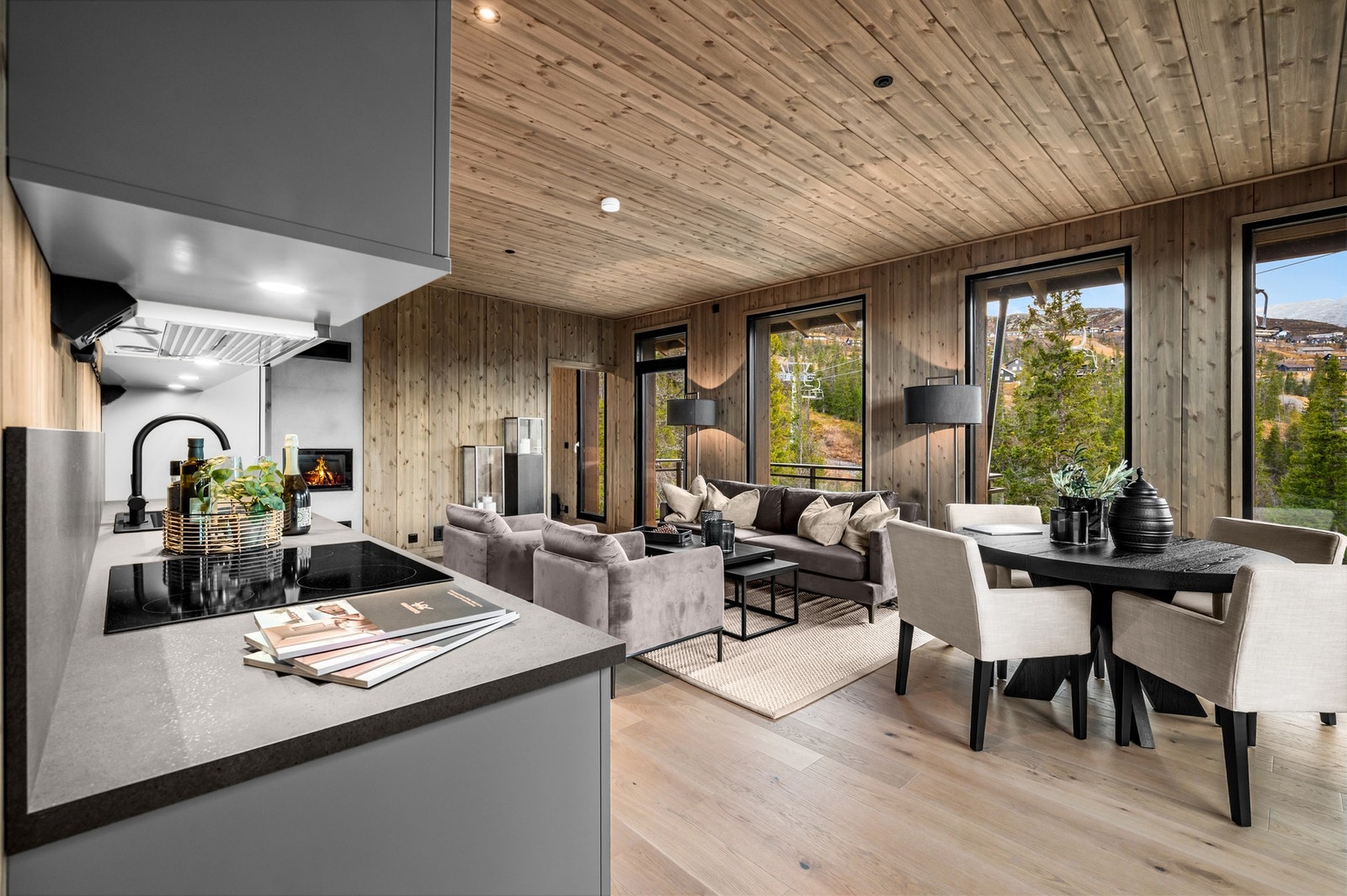 Peisovn skaper varme og lun atmosfære etter en dag i bakken. Galleribilde