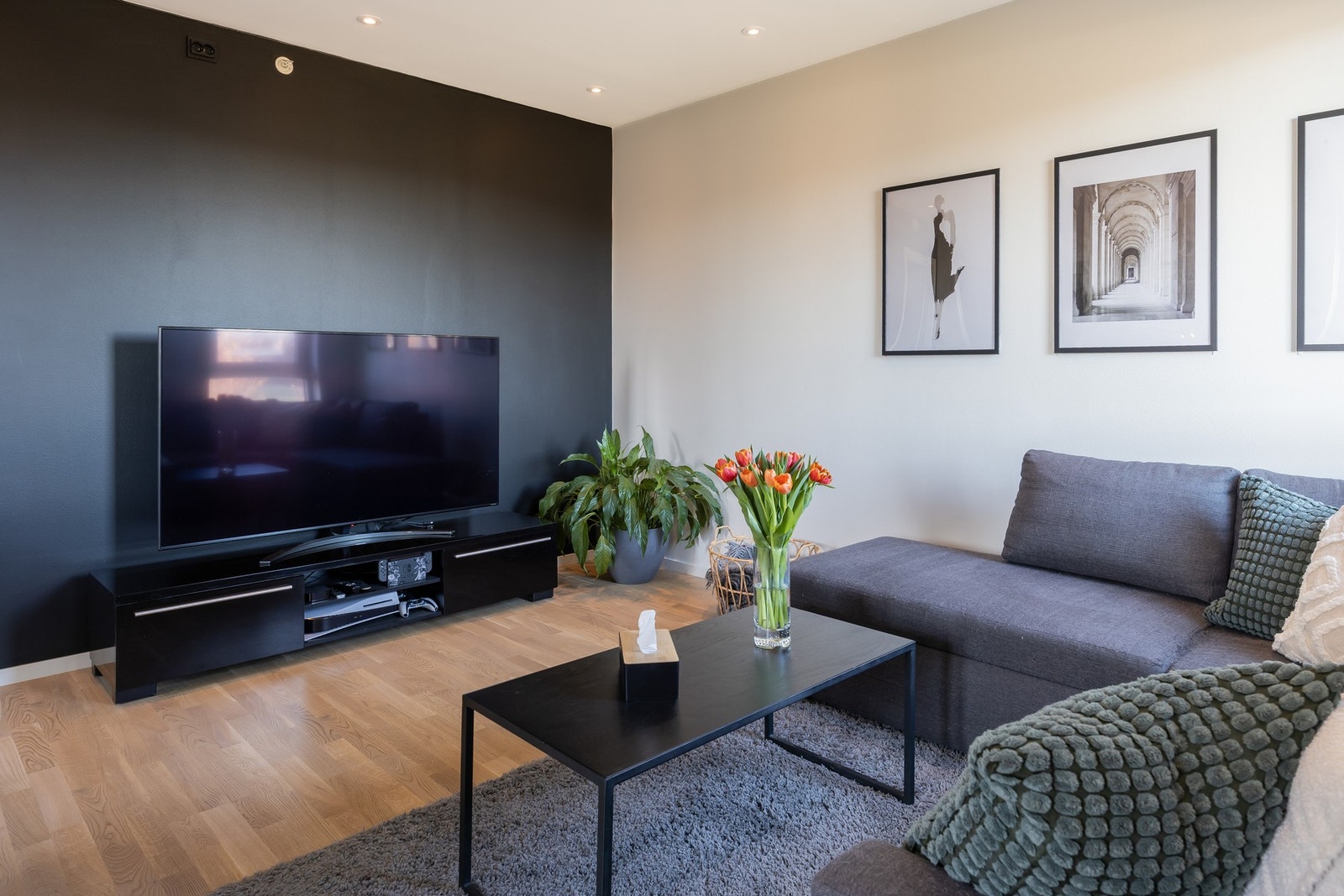 Det er meget godt med stikkontakter i leiligheten. Ett av tilvalgene til selger Galleribilde