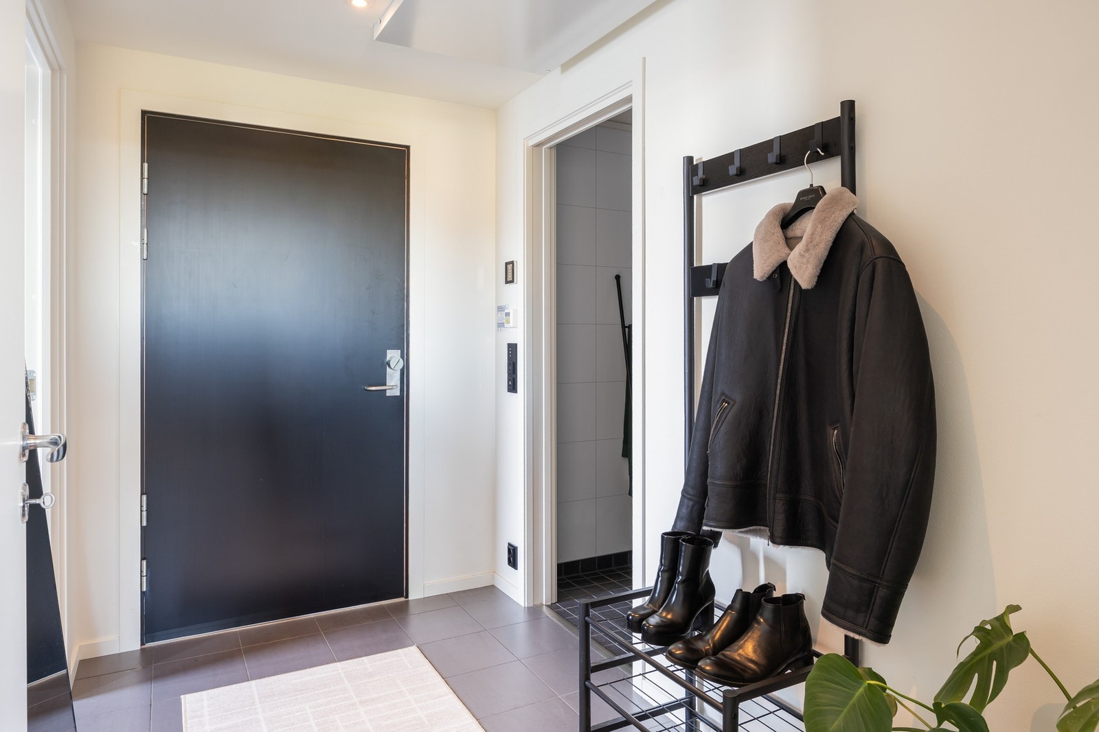 Romslig entré/yttergang på nesten 5 kvm. Galleribilde