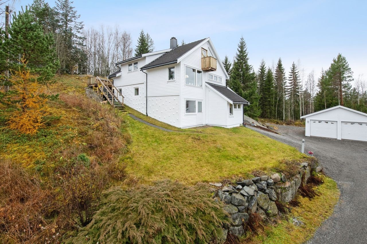 Eneboligen ligger usjenert til i en veg uten gjennomgangstrafikk. Galleribilde