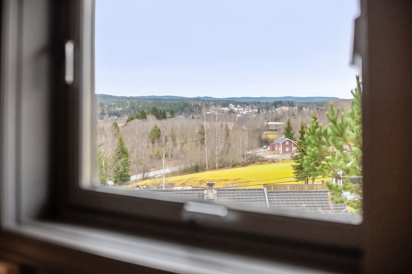 Fra eiendommen er det kort vei til flotte turmuligheter og Skotterud sentrum. Galleribilde