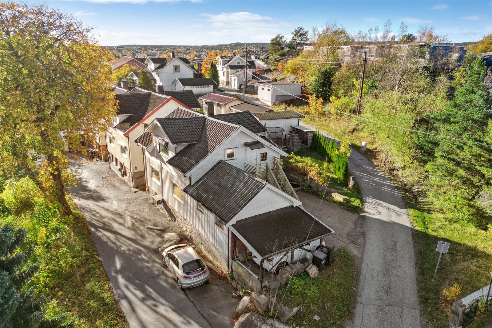 Hel horisontal tomannsbolig som ligger høyt og fint i terrenget på Fjeldberg. Galleribilde
