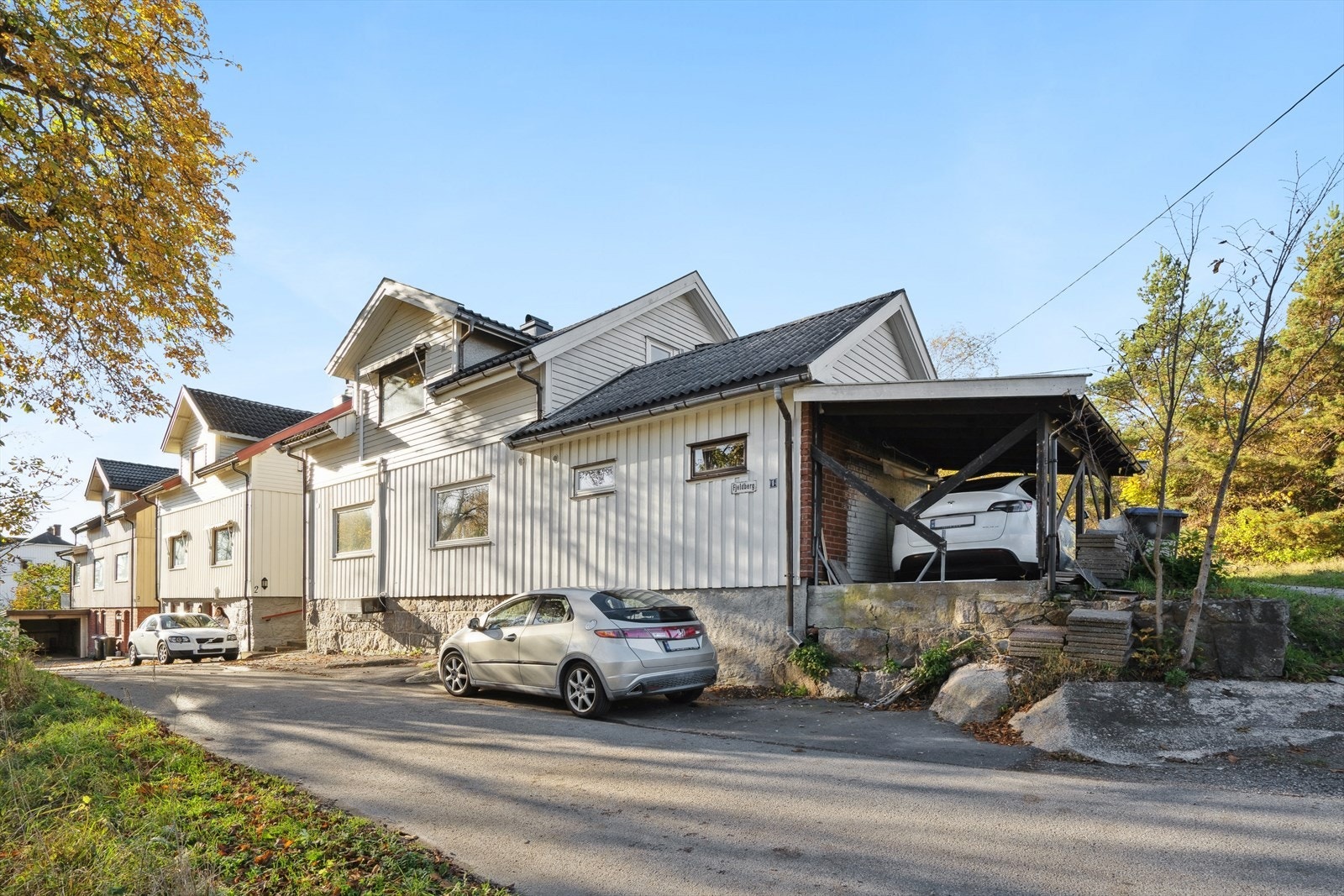 Her er det kort vei til både Fredrikstad sentrum med shopping og kulturliv og til marka med sine utallige turstier. Galleribilde