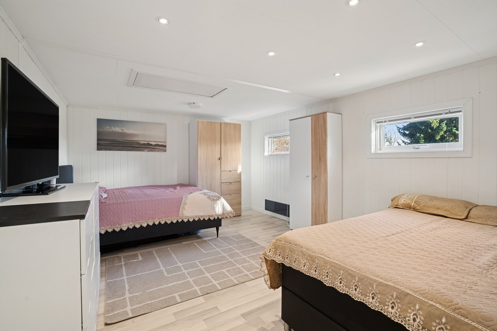 Soverom II. Rommet er ikke godkjent for varig opphold, se mer pkt. ferdigattest. Galleribilde