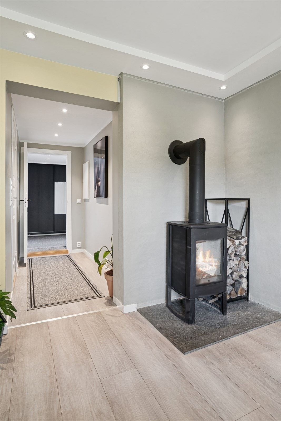 Her er det montert en peisovn for hygge og varme på kalde dager. Galleribilde