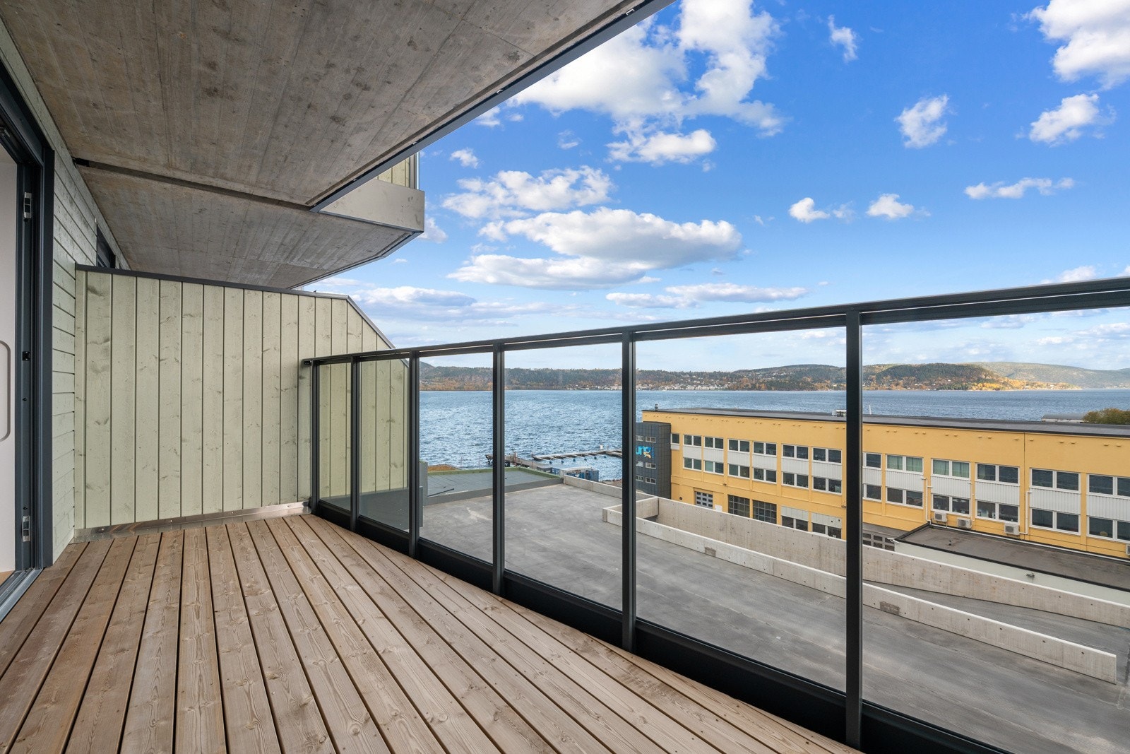 Utsikt fra balkongen. Galleribilde