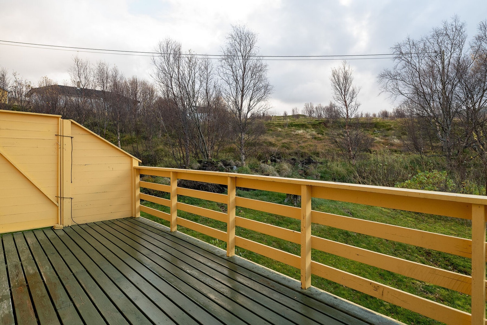Sørvendt terrasse med utgang fra stuen. Galleribilde