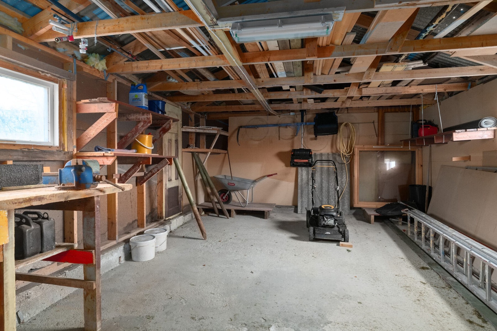 Garasje/uthus innvendig. Galleribilde