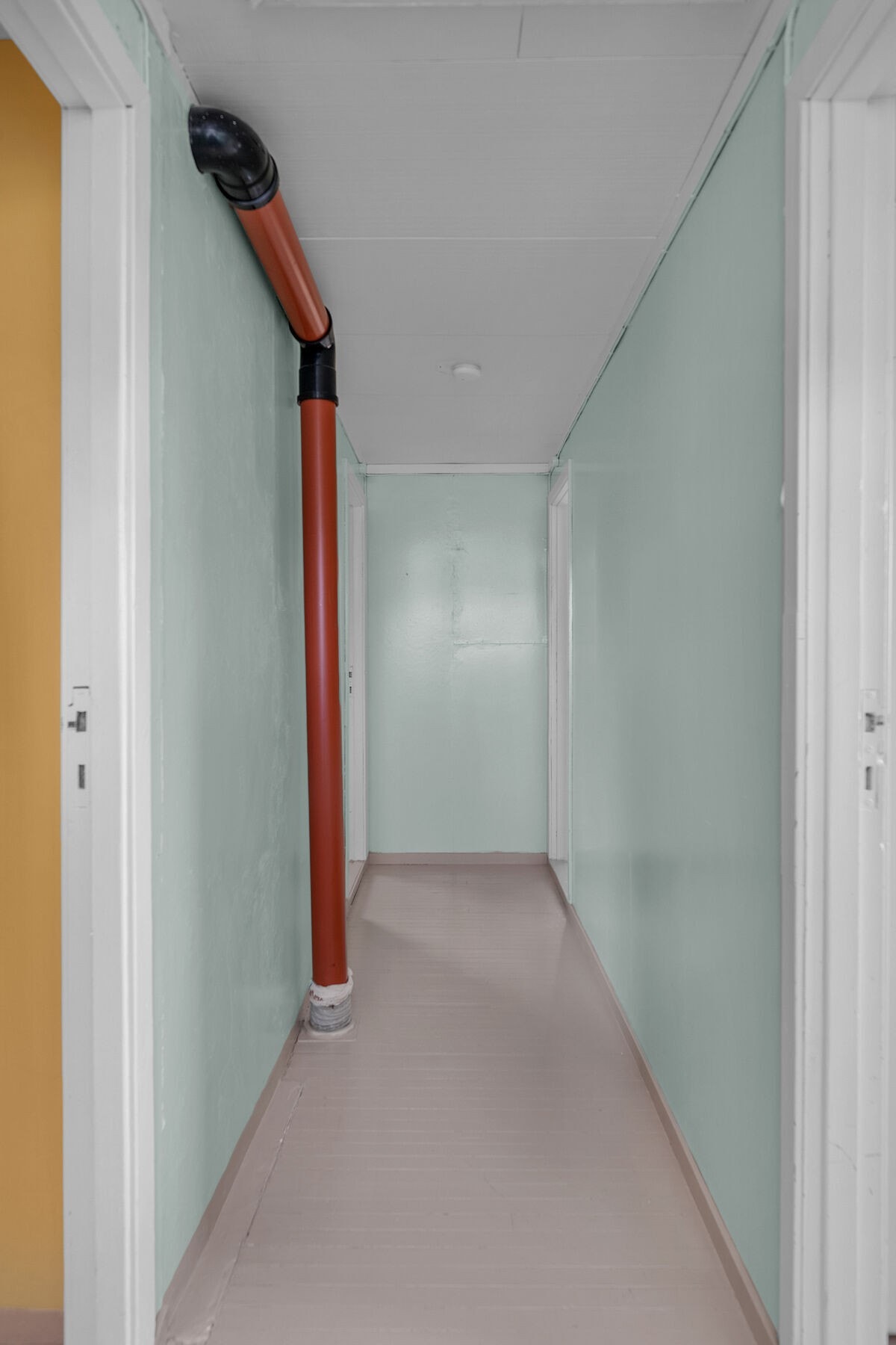 Gang i 2. etasje som leder til boligens fire soverom. Galleribilde