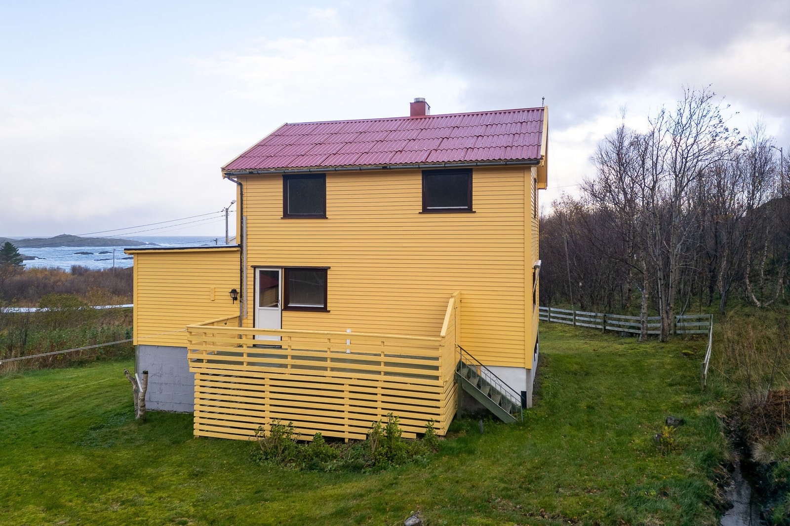 Velkommen til Støveien 1350 - en koselig, eldre enebolig med landlig beliggenhet på Husjorda på Stø. Galleribilde