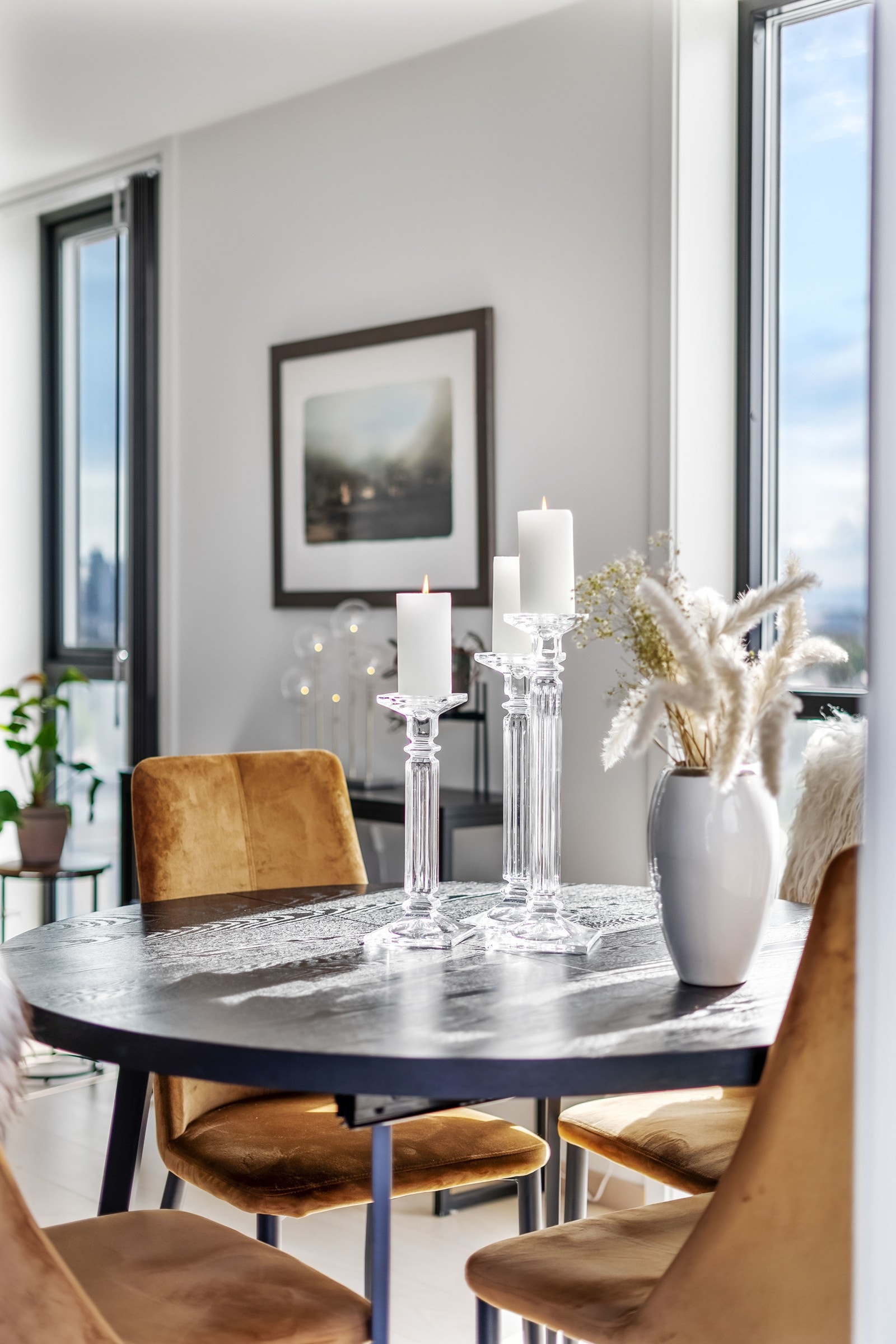 Spisestueglimt. Galleribilde