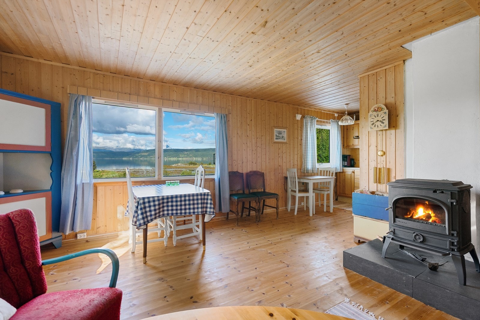 Vedovn sørger for god varme og skaper en hyggelig stemning på kjølige dager Galleribilde