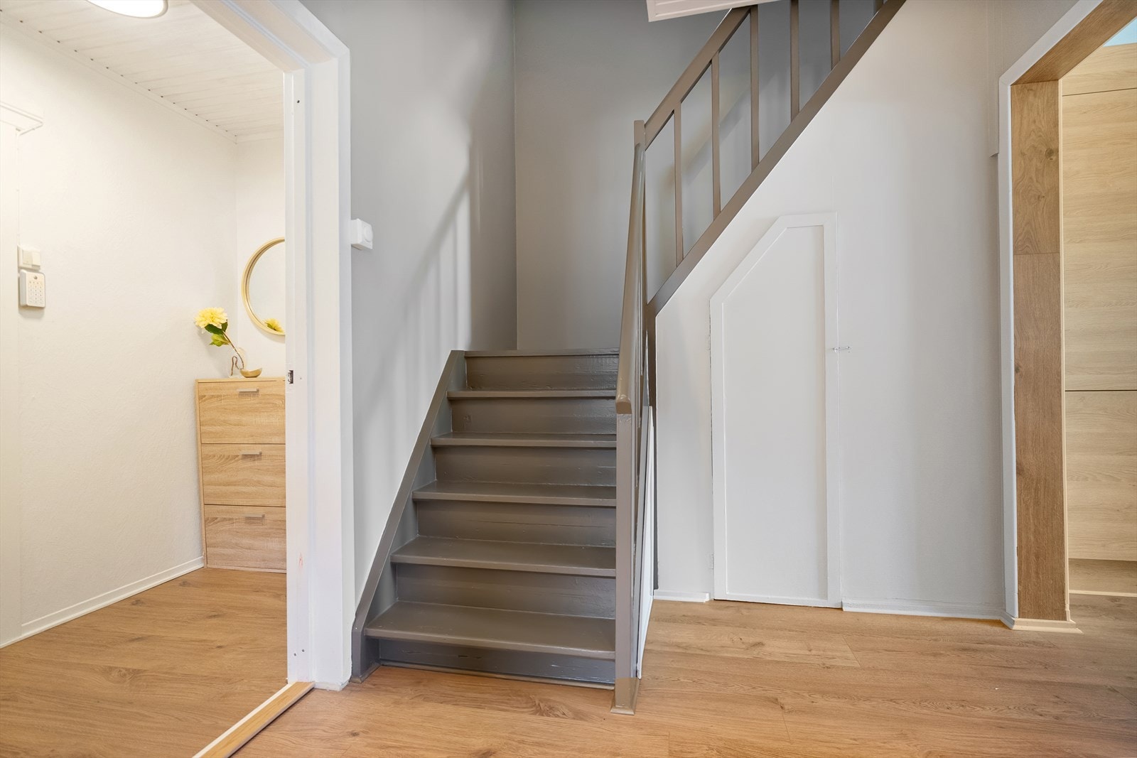 Fra gangen har du videre adkomst opp til husets 2.etajse Galleribilde