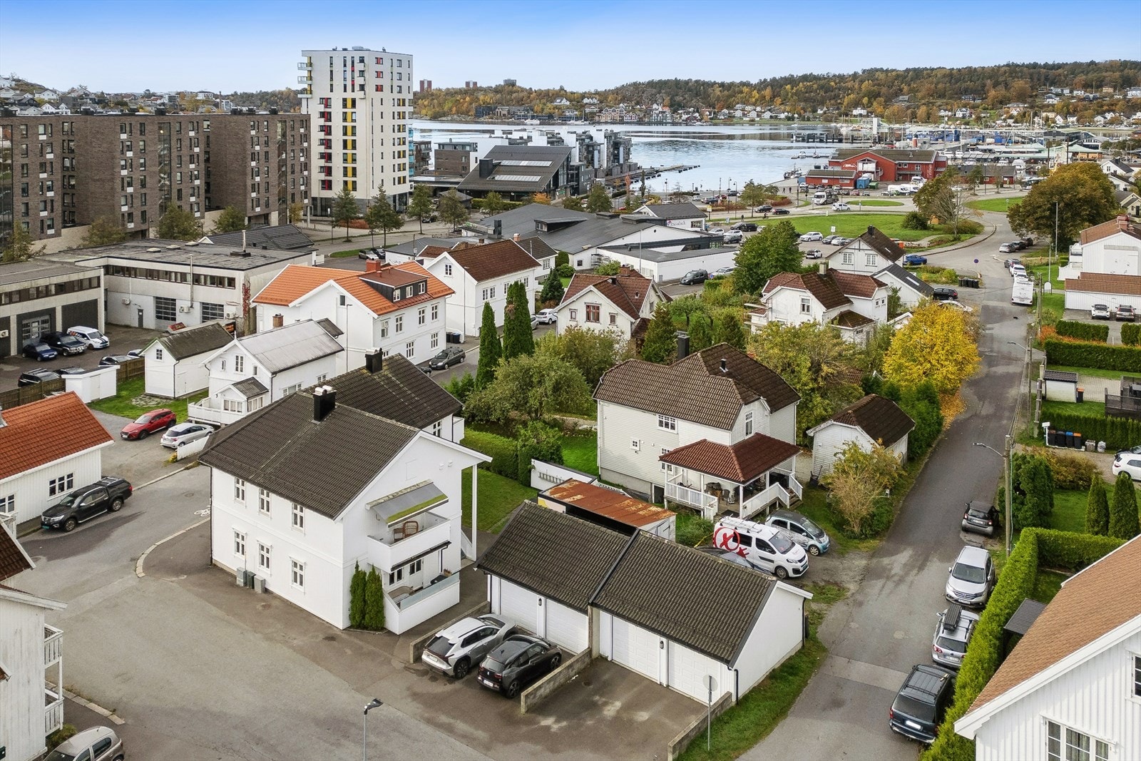 DNB Eiendom v/ Veronika Bjønnes har gleden av å presentere en kjempefin leilighet fra 2011 med meget sentral beliggenhet. Dagens eiere har benyttet leiligheten som fritidsbolig! Galleribilde