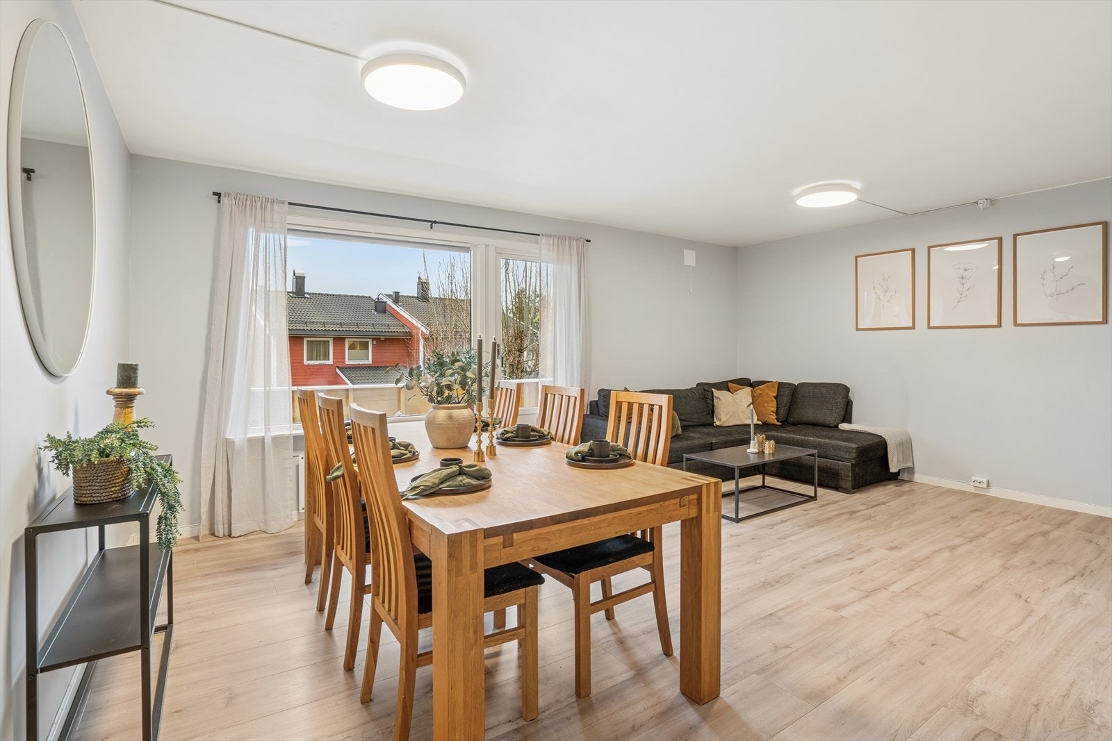 Boligen er oppgradert med blant annet nytt gulv i 2023 og malte overflater. Galleribilde