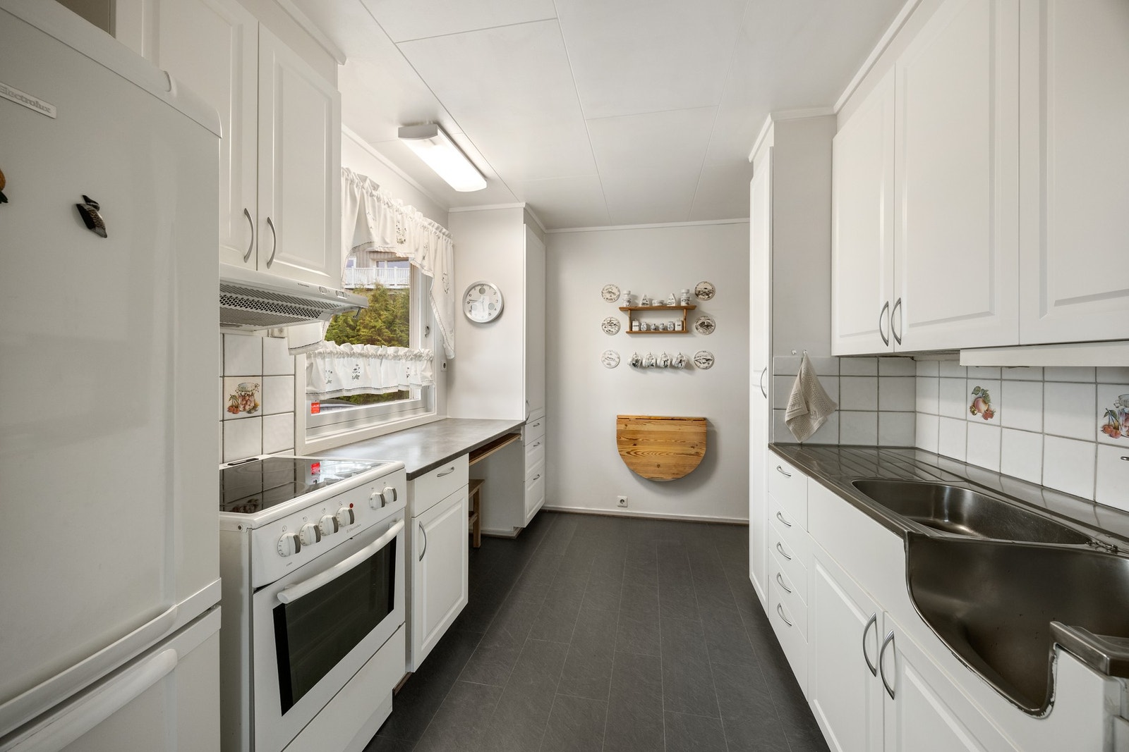 Det er godt med benk- og oppbevaringsplass Galleribilde