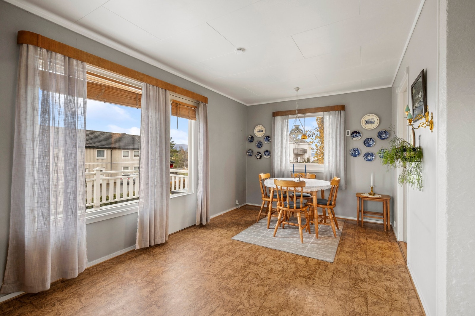 Vinduene sørger for gode lys- og utsiktsforhold Galleribilde