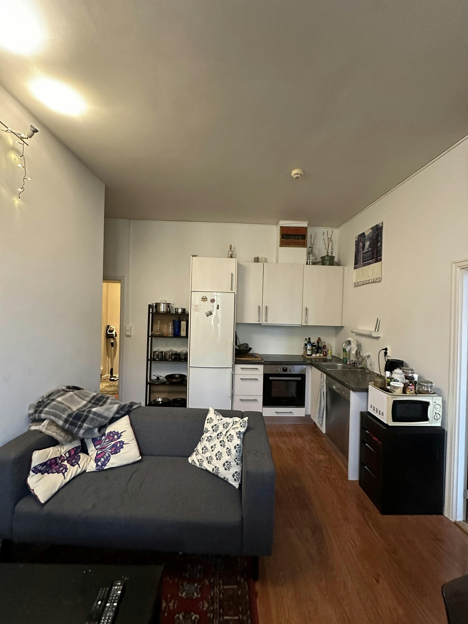 Stue med åpent kjøkken Galleribilde