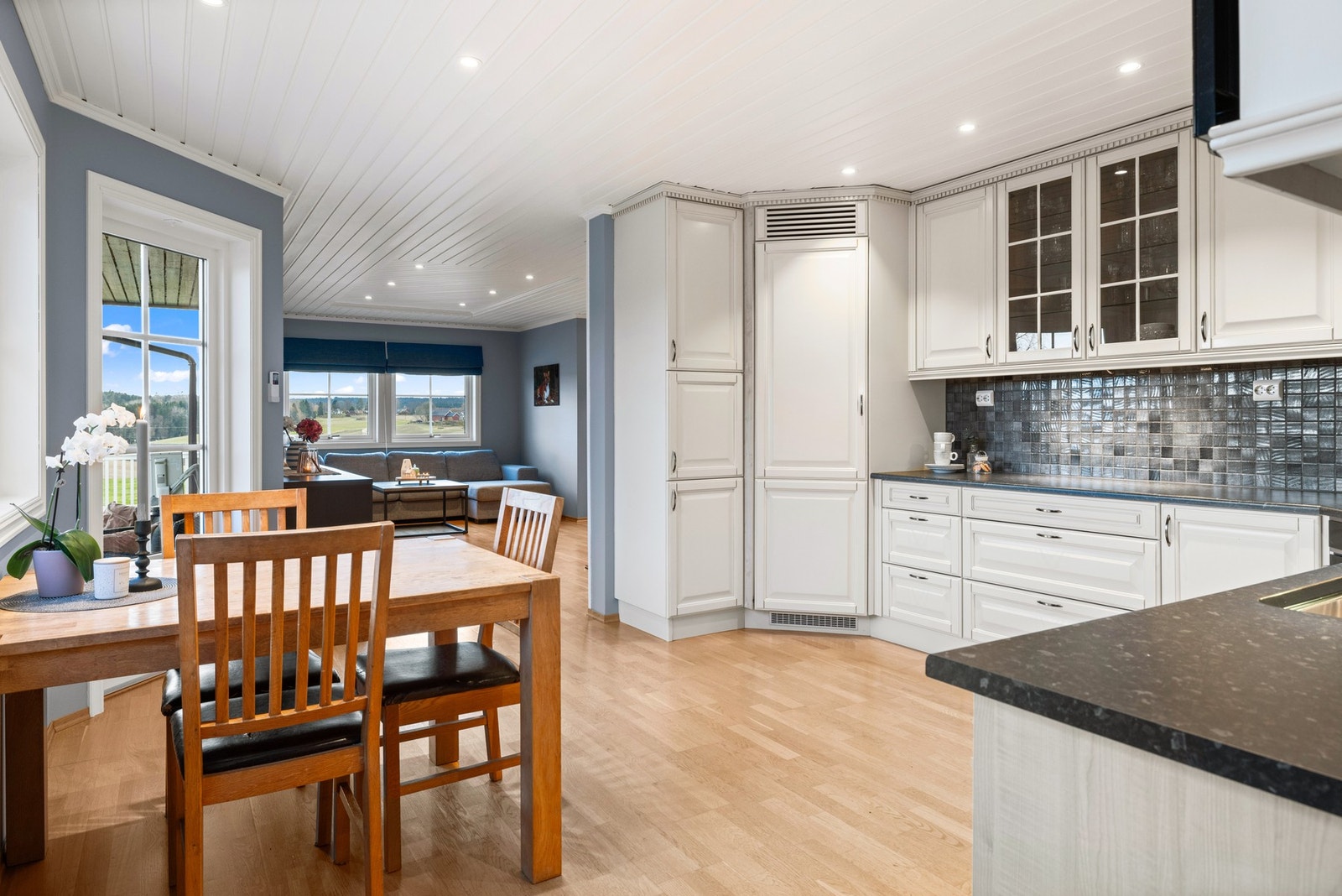 God plass for spisestue Galleribilde