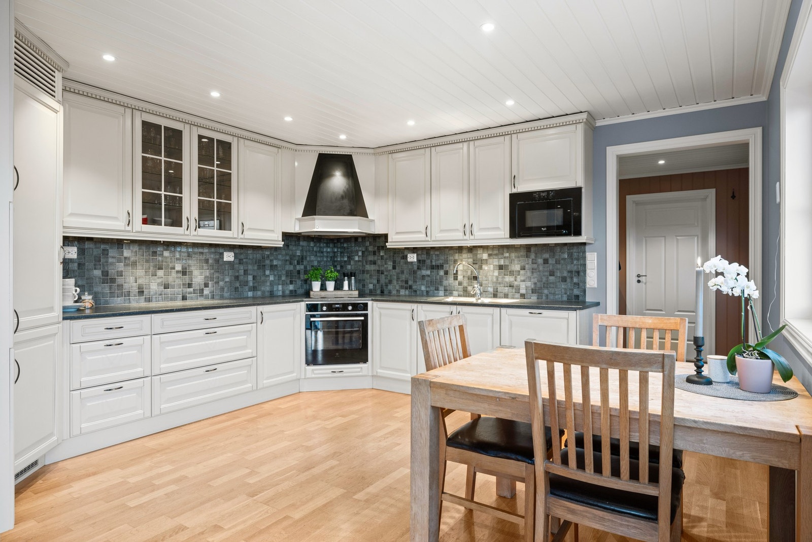 Her er det intergrerte hvitevarer Galleribilde