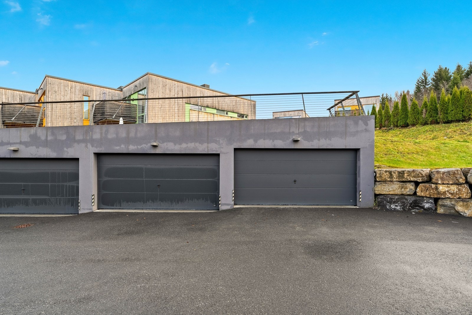 Garasjeplass medfølger ikke, men selger opplyser om at plass kan leies. Galleribilde