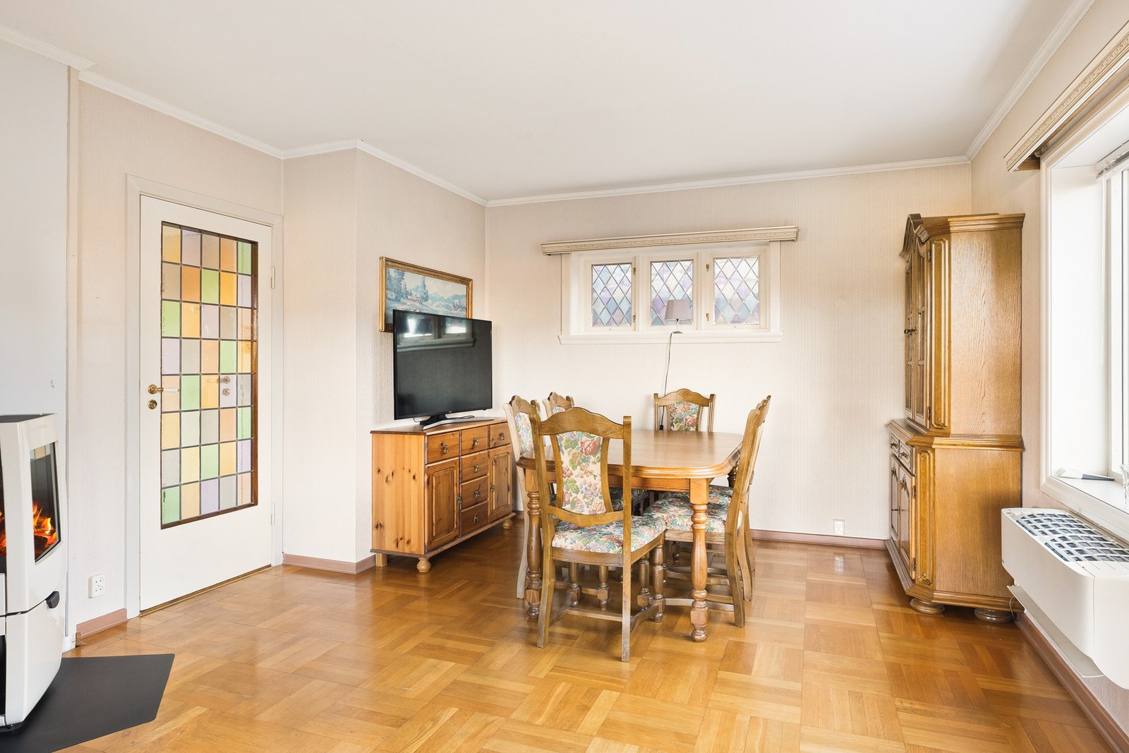 Her er det god plass til egen dedikert plass for spisestue. Galleribilde