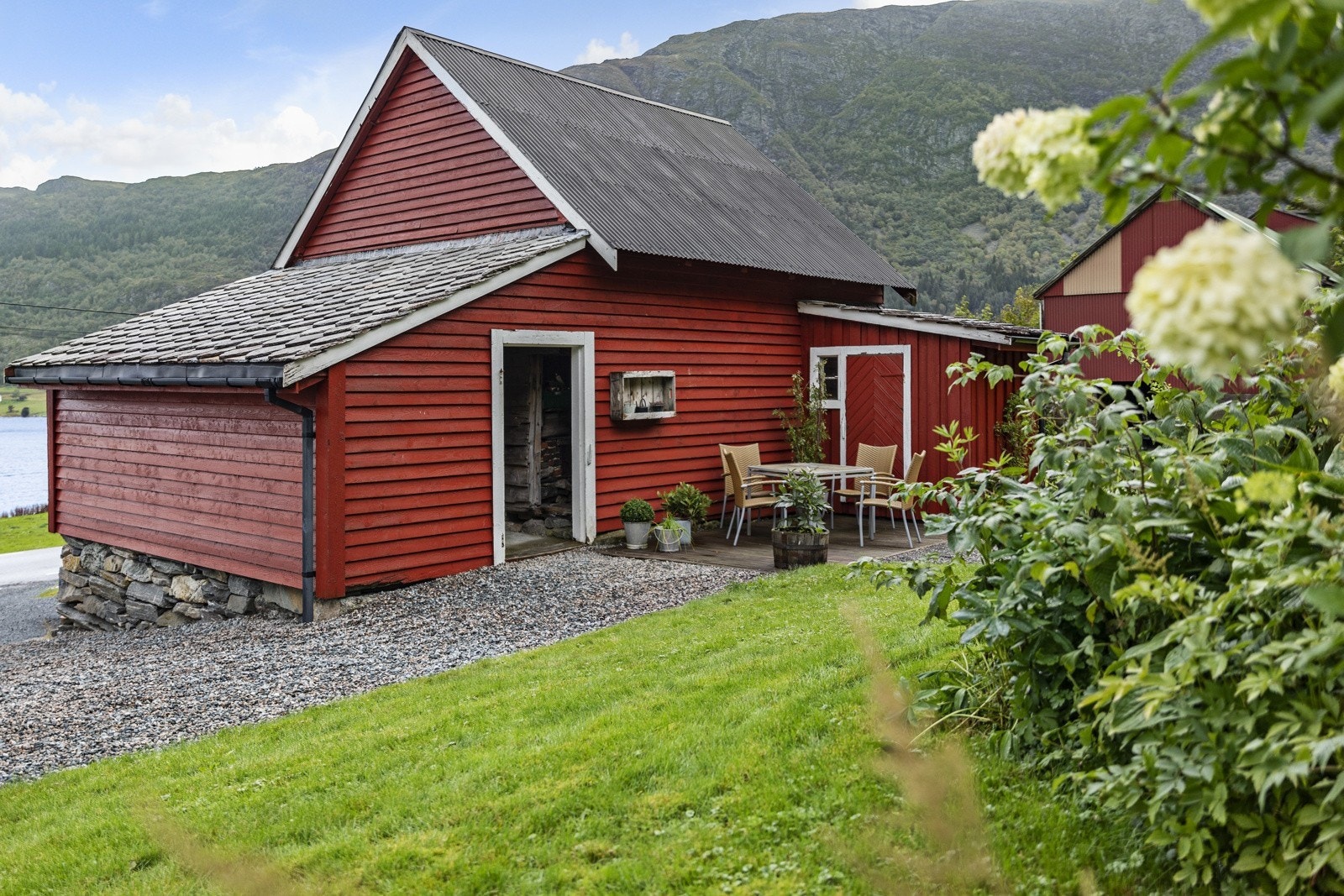 Kjekt utthus som kan nyttast til det ein skulle ynskje Galleribilde