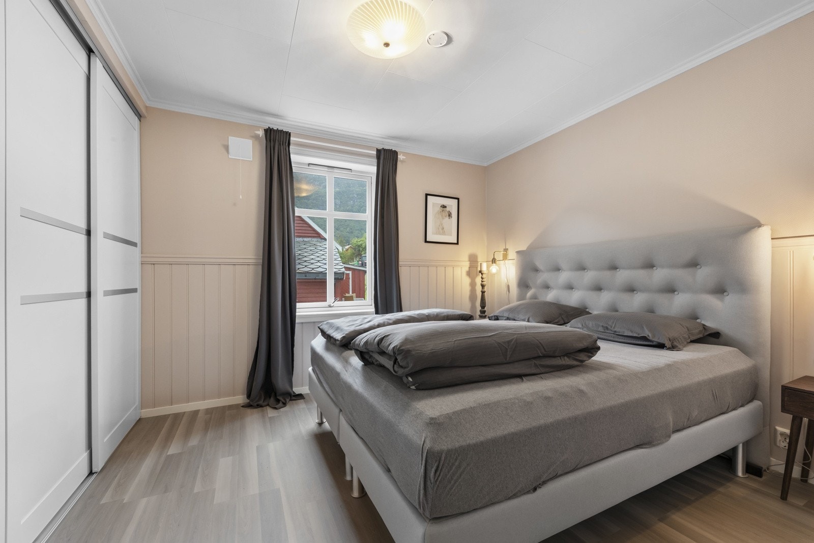 Soverom 1 av 1 i hovudetasjen Galleribilde