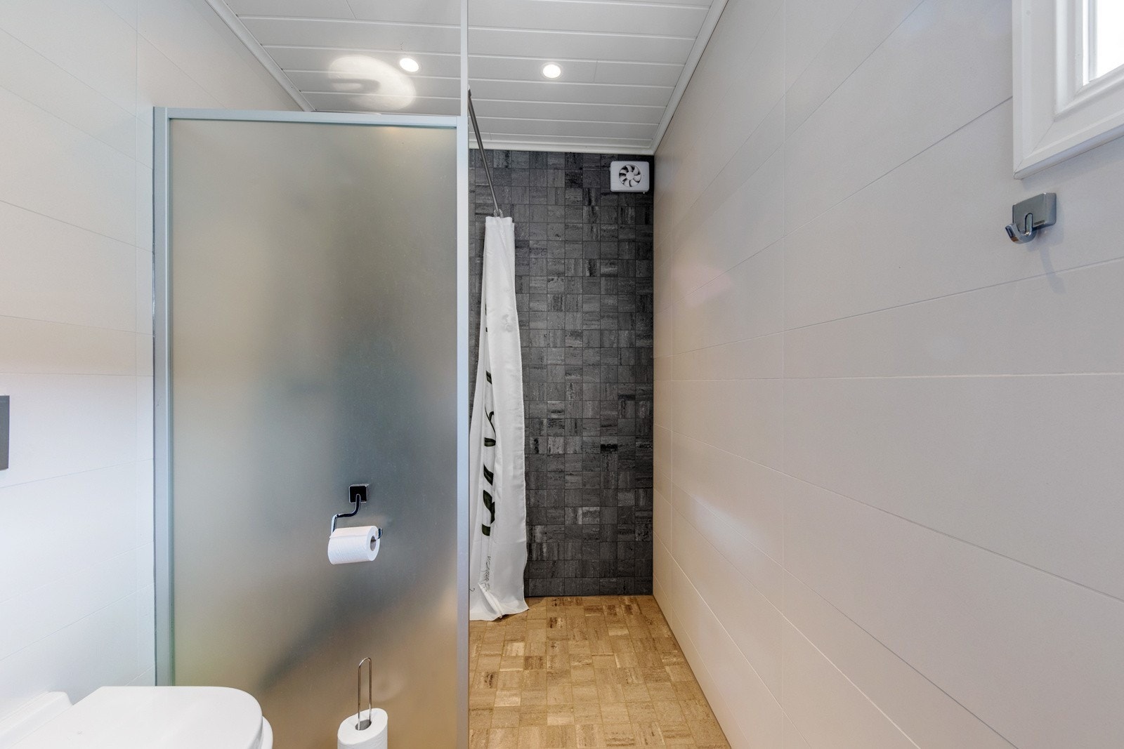 Romsleg dusjone med mekanisk avtrekk Galleribilde