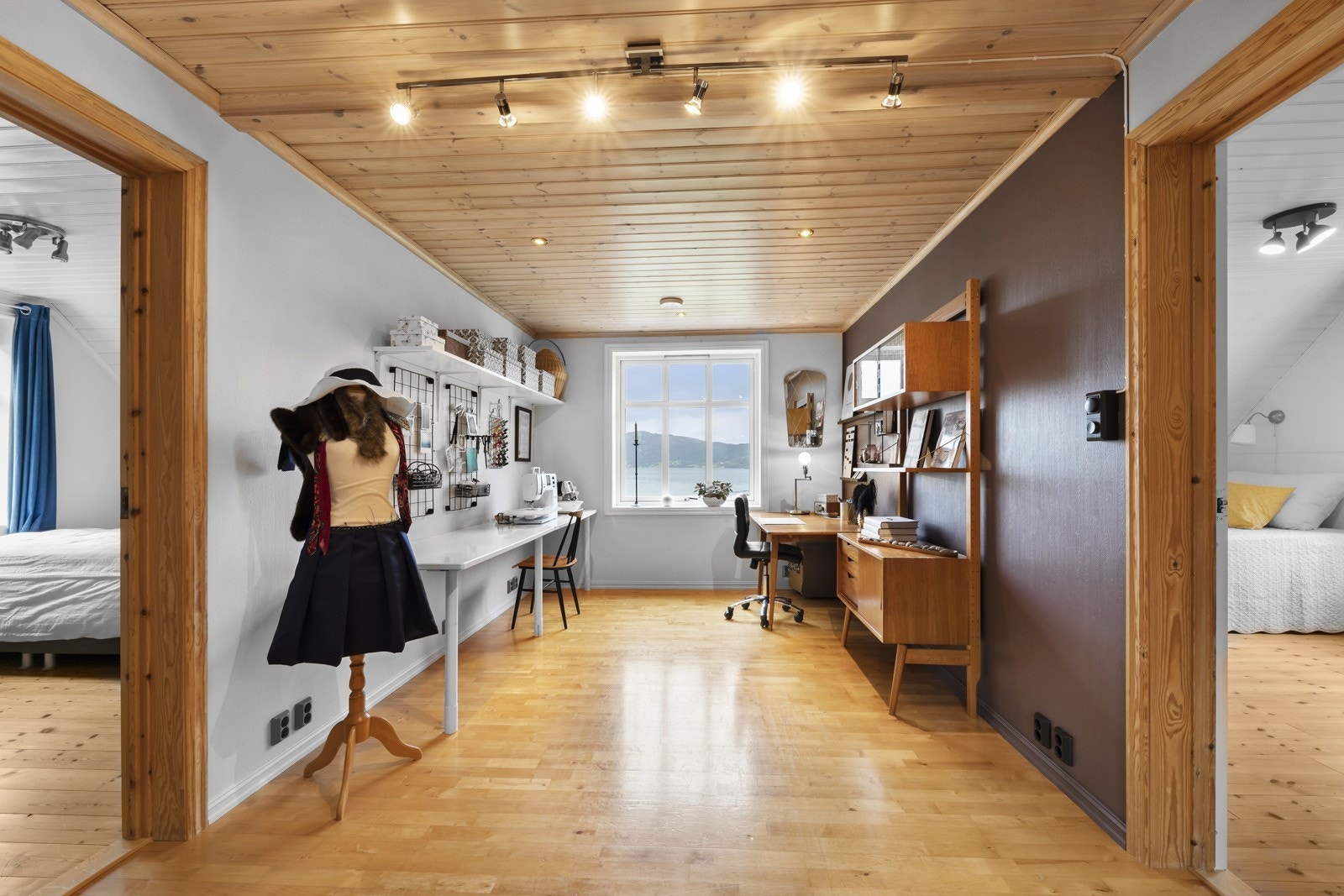 i 2. etasje er det 3 soverom og eit bad Galleribilde