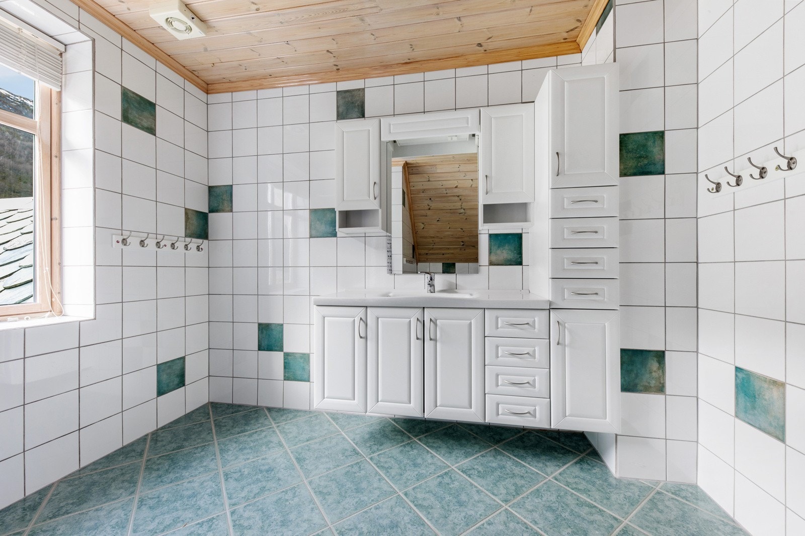 Stongfjordvegen 680 - Eigedomsmekling Sogn og Fjordane Galleribilde