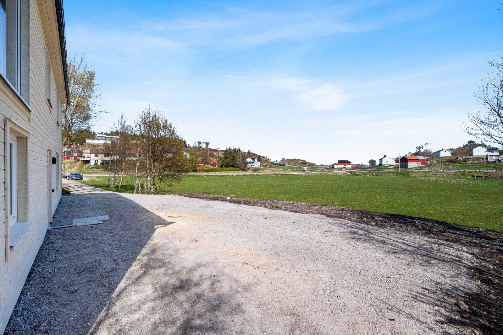 Det er etablert ny drenering ved sør- og østsiden av bygget i 2023 Galleribilde