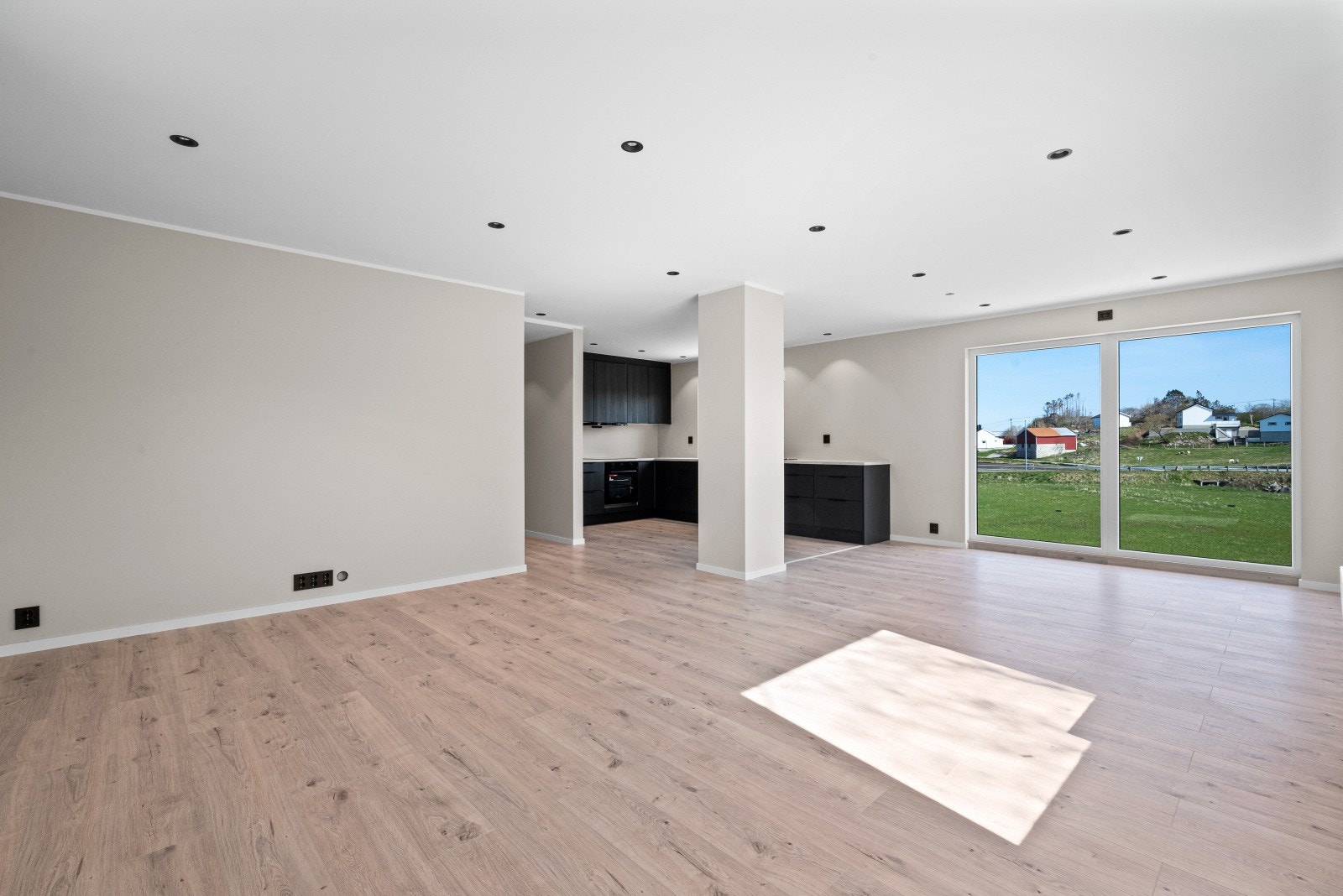 Den lekre boligen ble omfattende renovert i 2023/2024 og fremstår med gjennomgående god standard Galleribilde