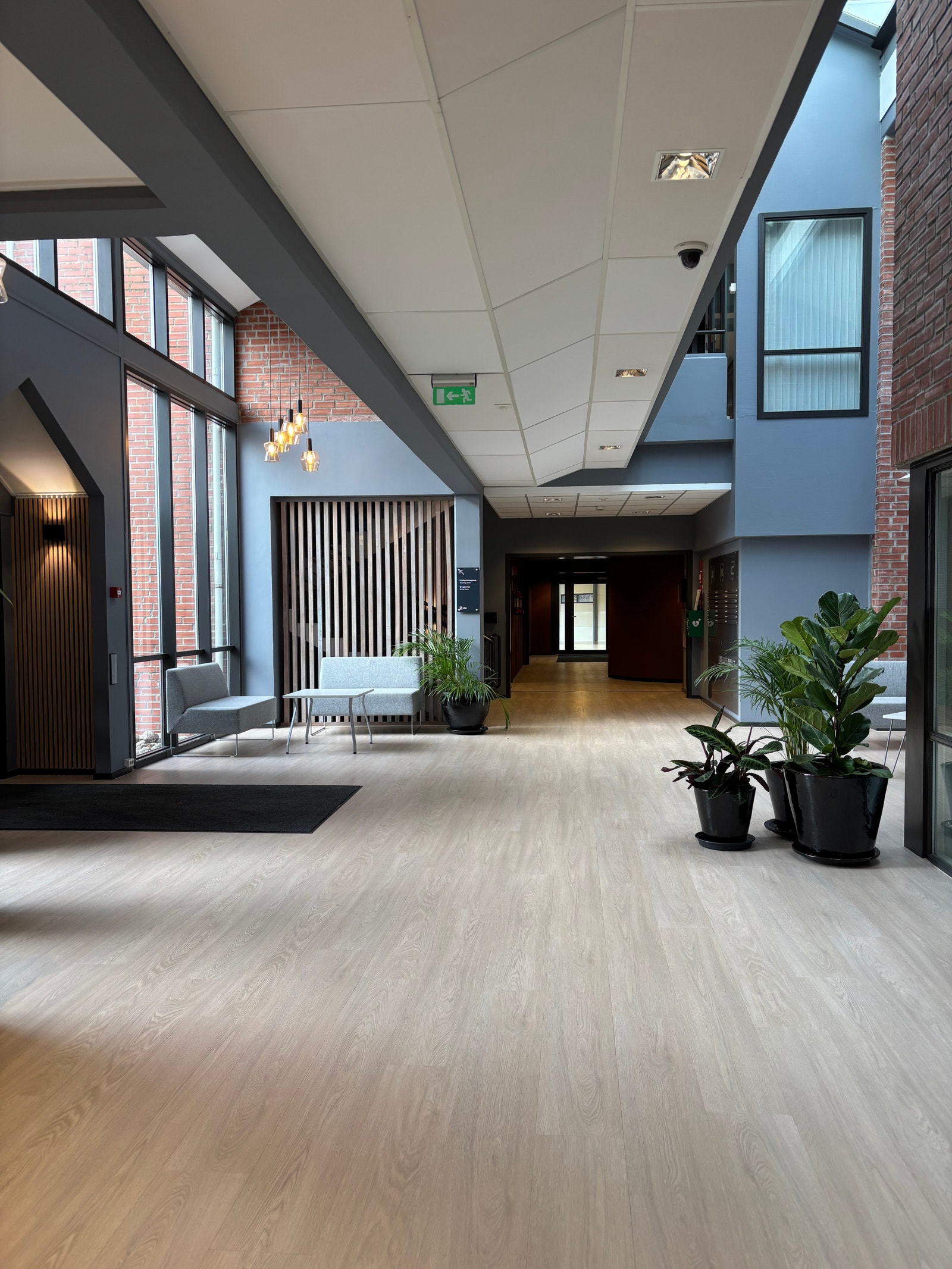 Alle byggene er forbundet med hverandre via gangbroer. Galleribilde