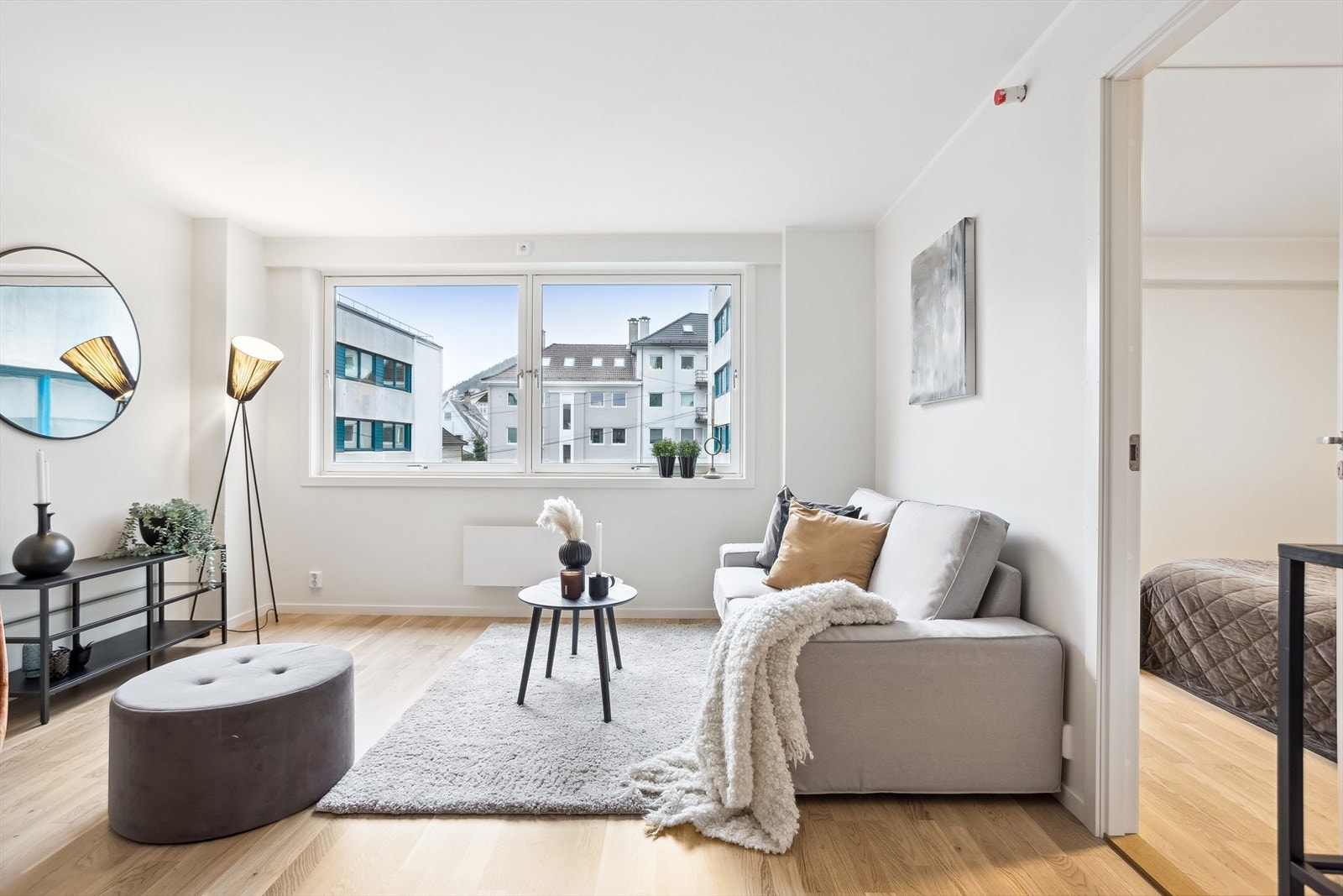 Stuevindu vender mot Damgårdsallmenningen Galleribilde