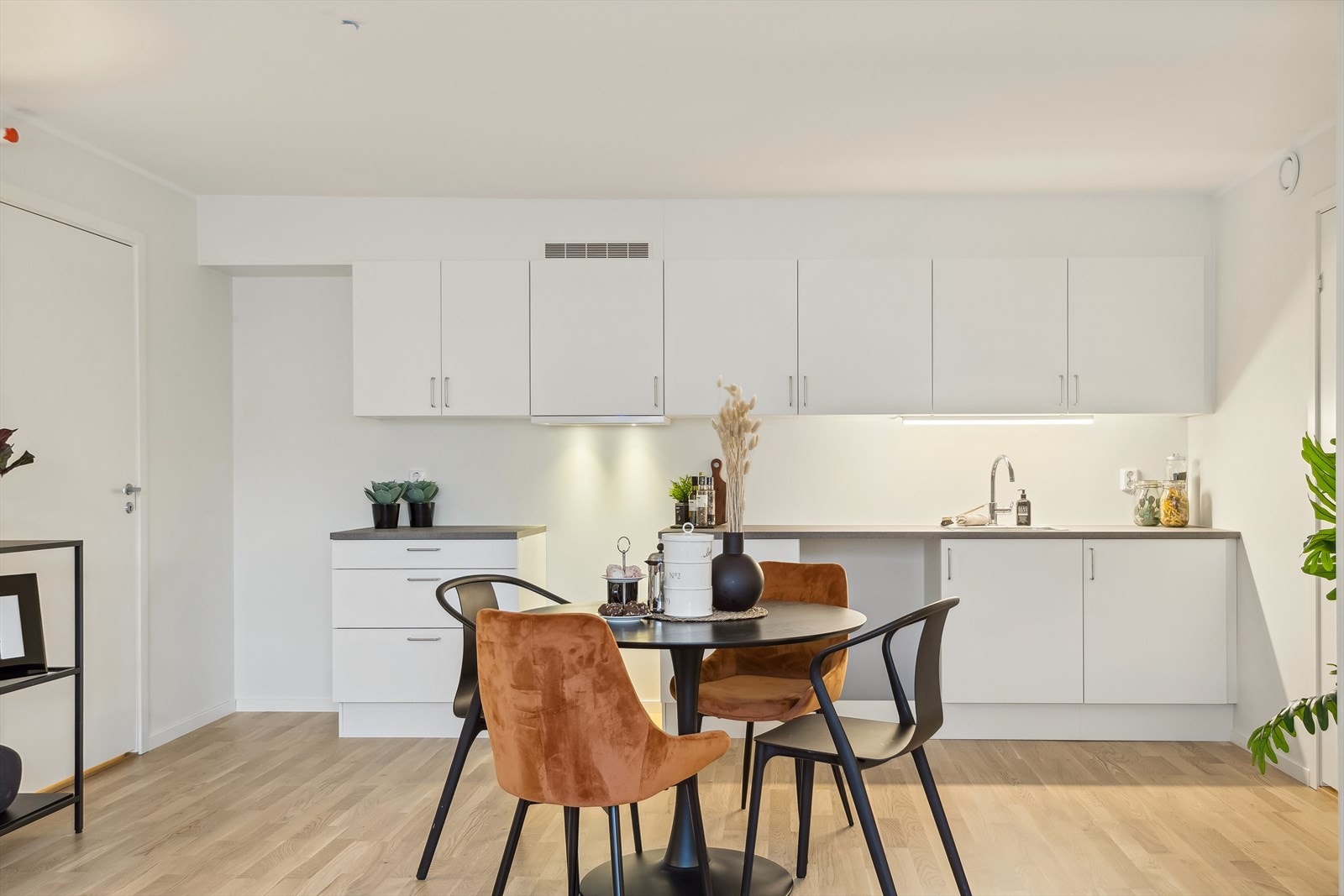 Del av kjøkken og stue Galleribilde