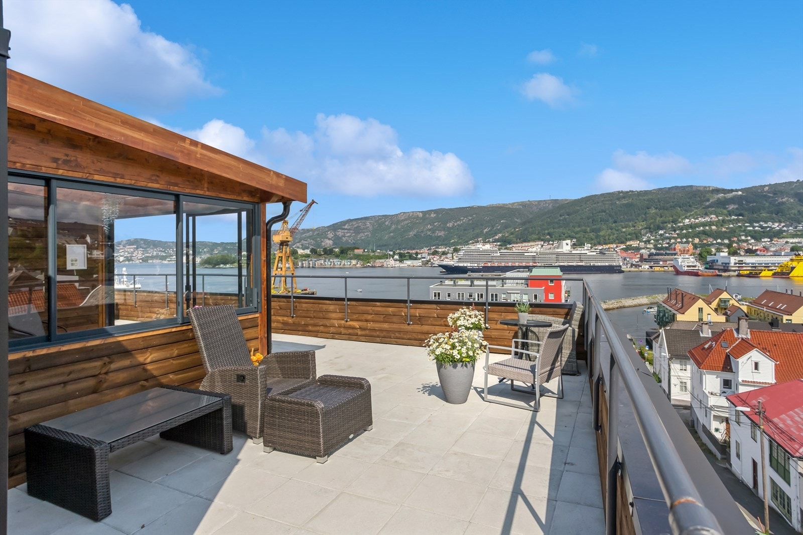 Sommerbilder av felles takterrasse Galleribilde