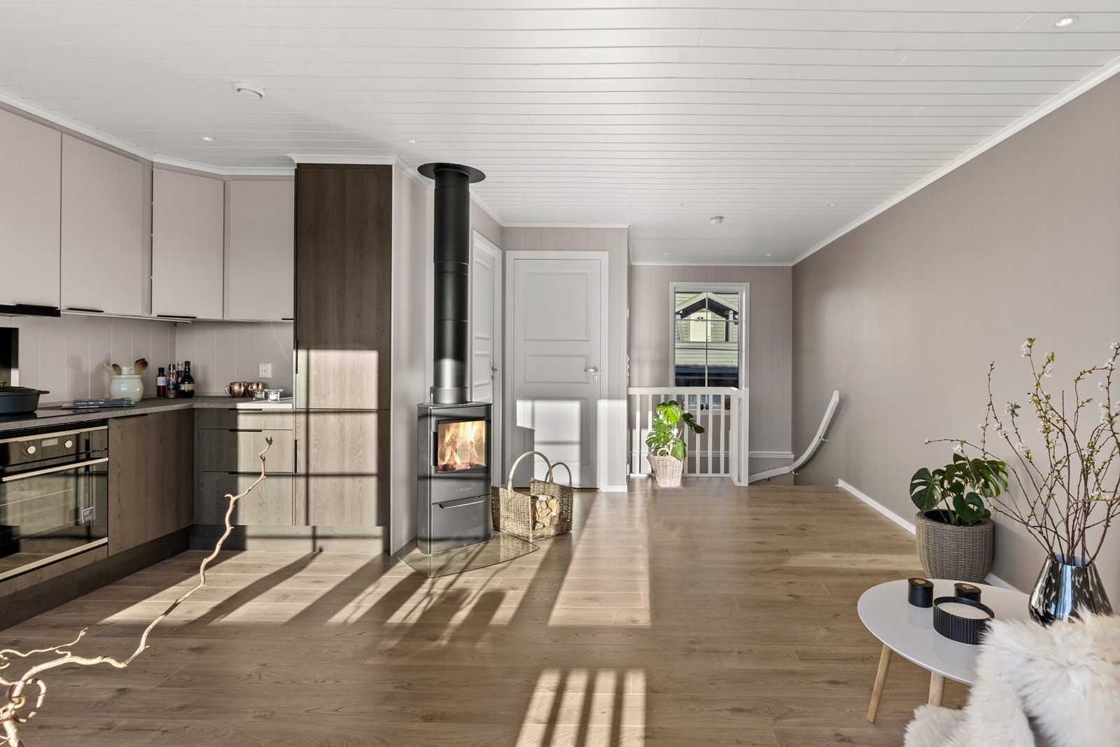 Kjøkkenet har integrerte hvitevarer Galleribilde