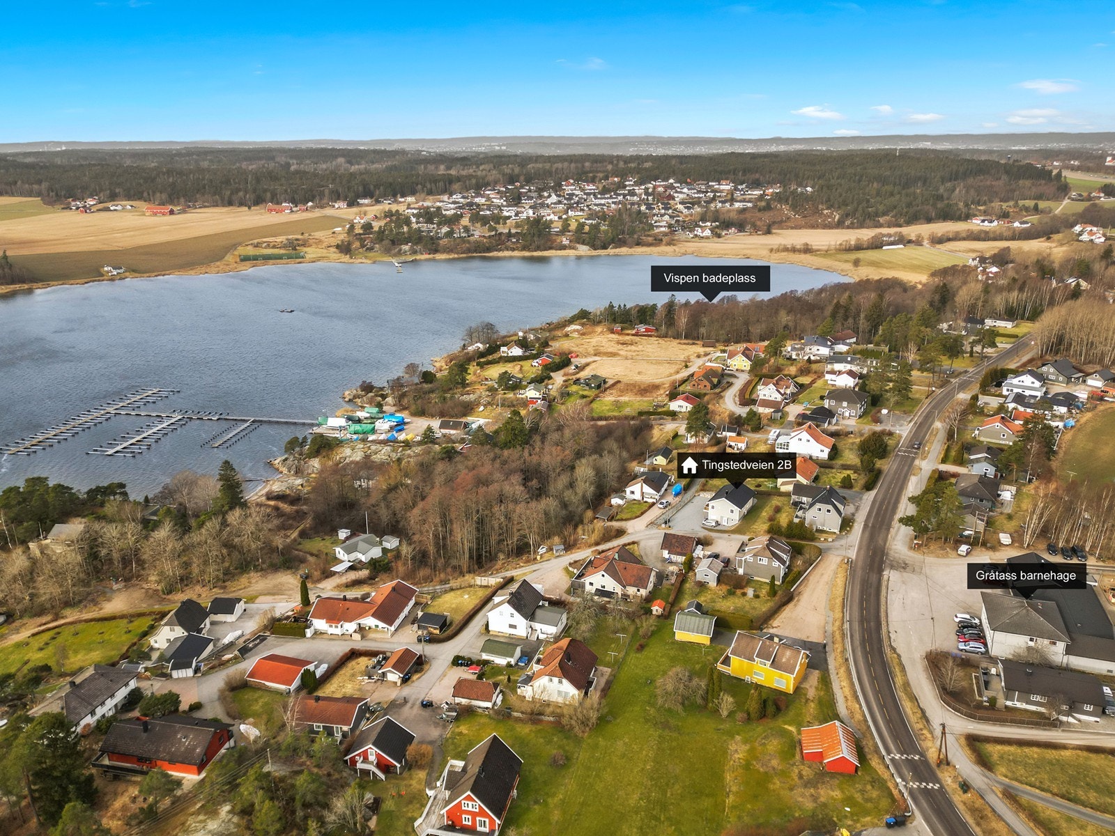 Eiendommen har en fin beliggenhet i Skjærviken med utsikt til Hunnebonn. Galleribilde
