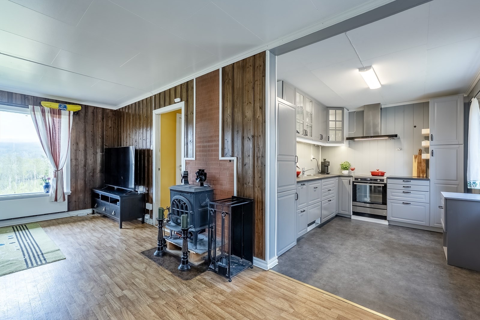 Stue/kjøkken (1. etasje) Galleribilde